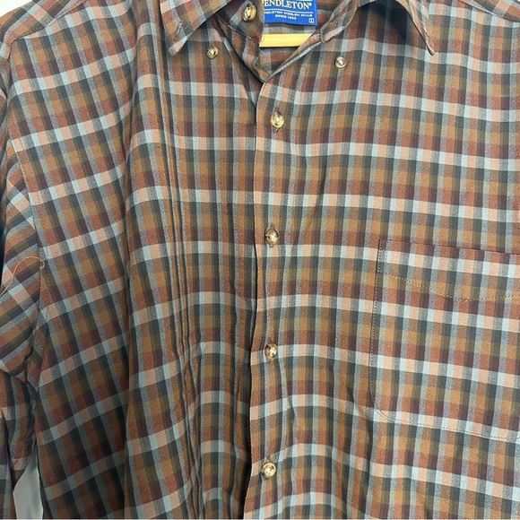 🎆 Pendleton 100% wool Plaid button down shirt Large long sleeve brown black tan - Picture 2 of 6